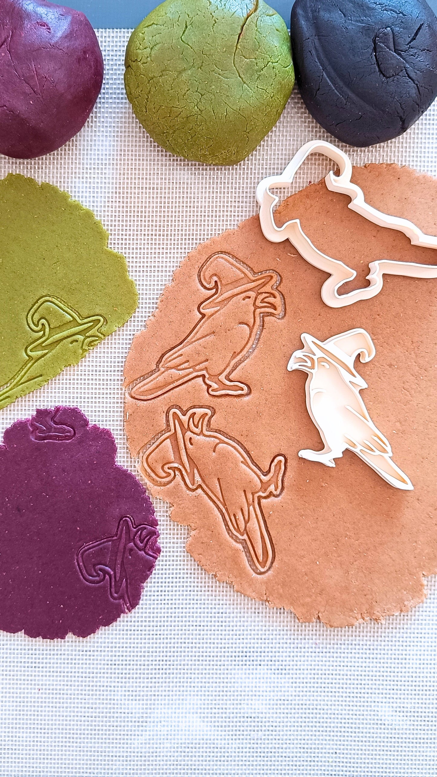 Raven with witch hat - cookie cutter set