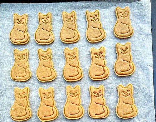 Turned cat - cookie cutter set
