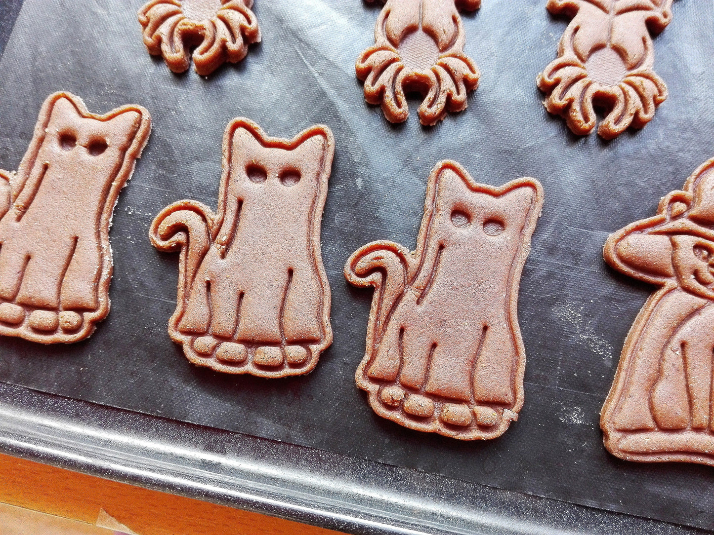 Cat in costume, ghost - cookie cutter set