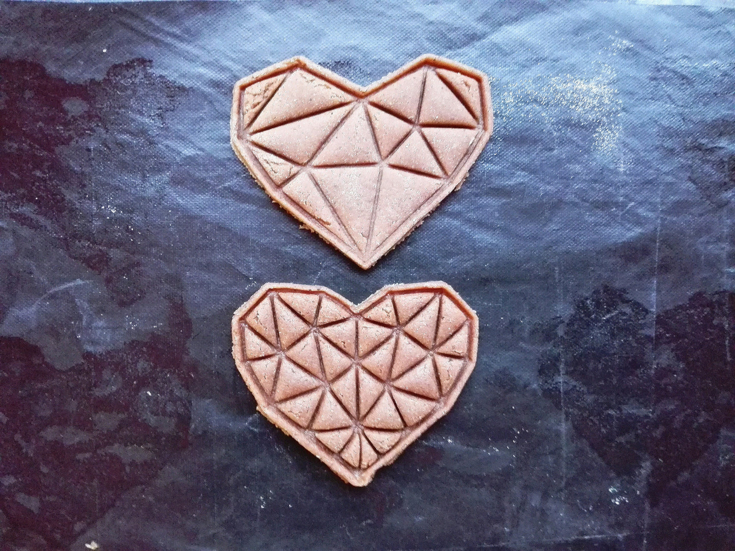 Asymmetrical low poly heart - cookie cutter set