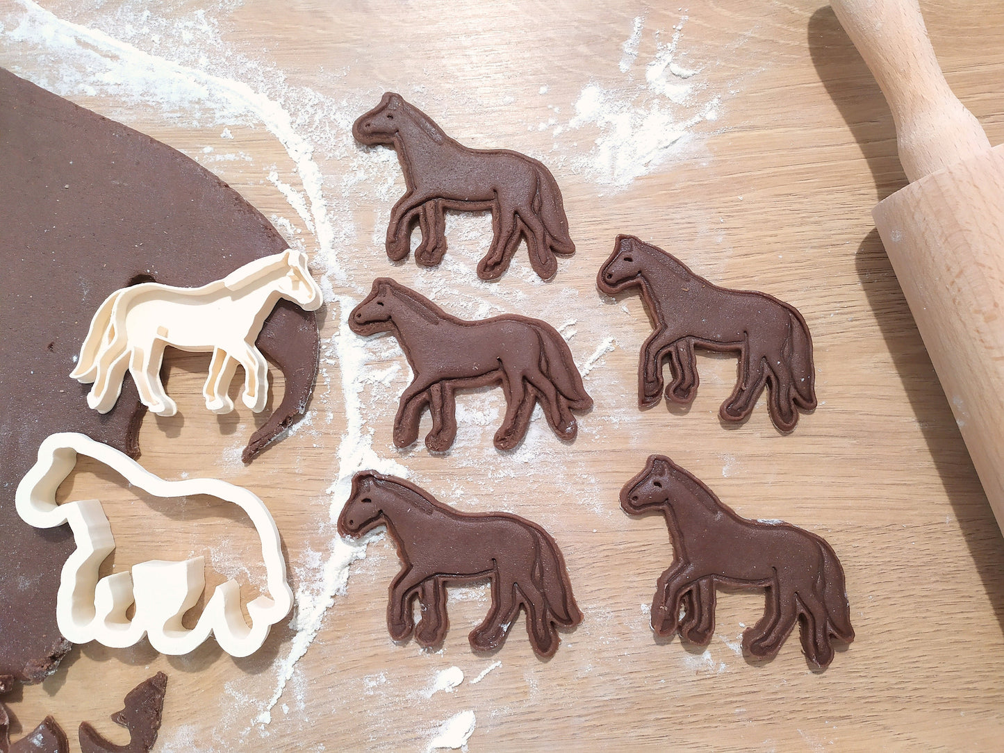 Moving horse - cookie cutter set