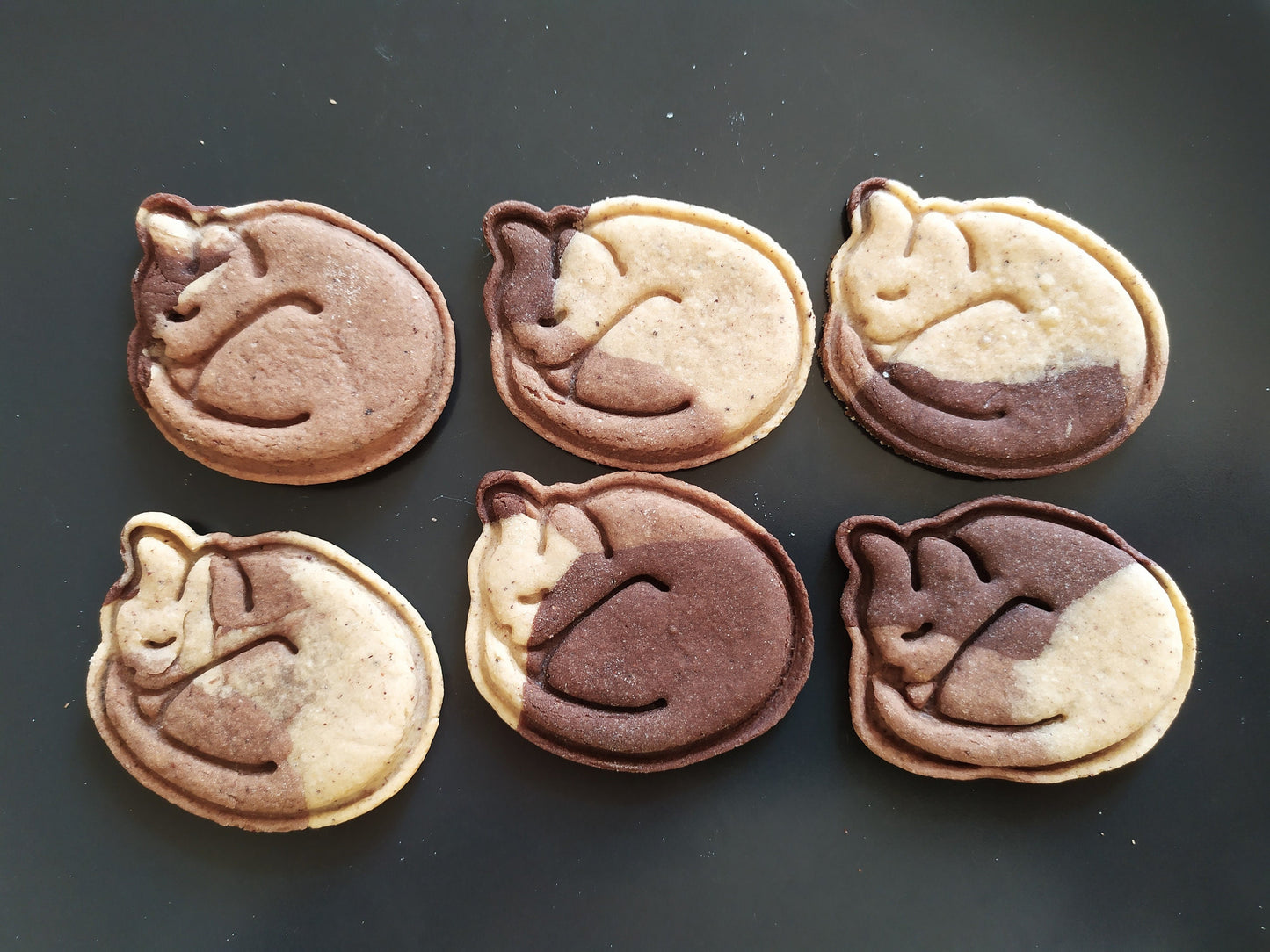 Sleeping cat - cookie cutter set