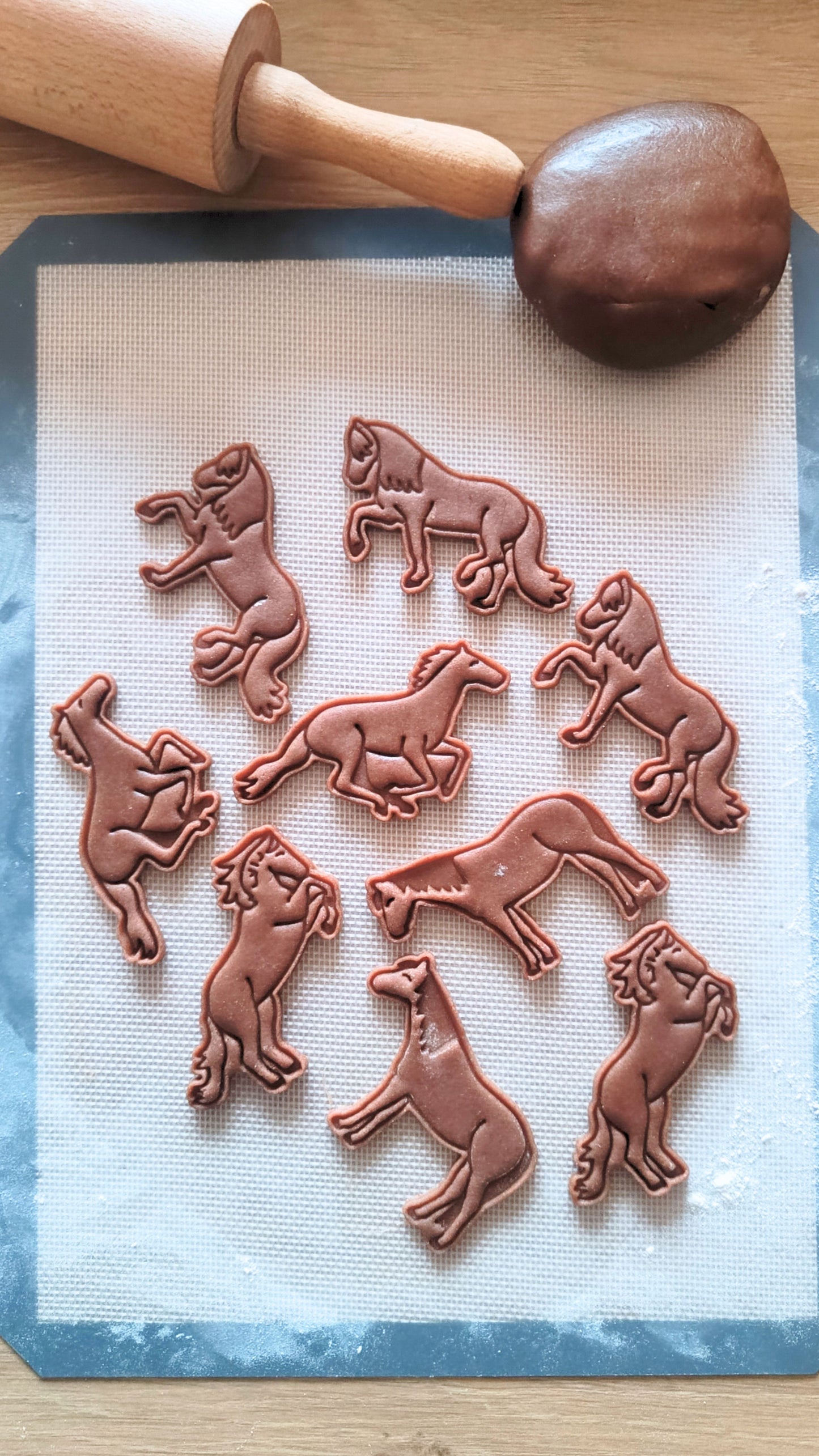 Foal, standing - cookie cutter set