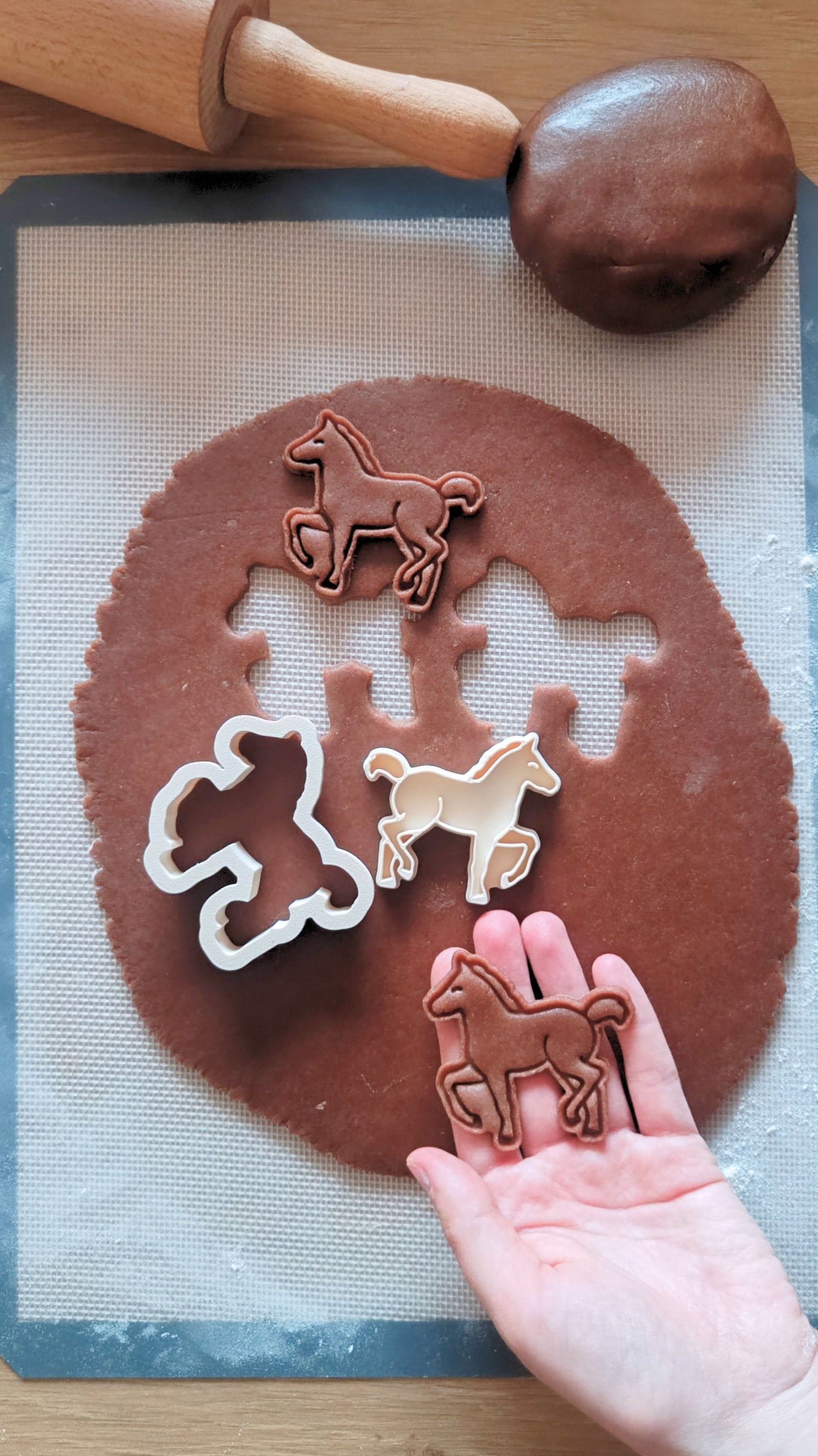 Foal, standing - cookie cutter set