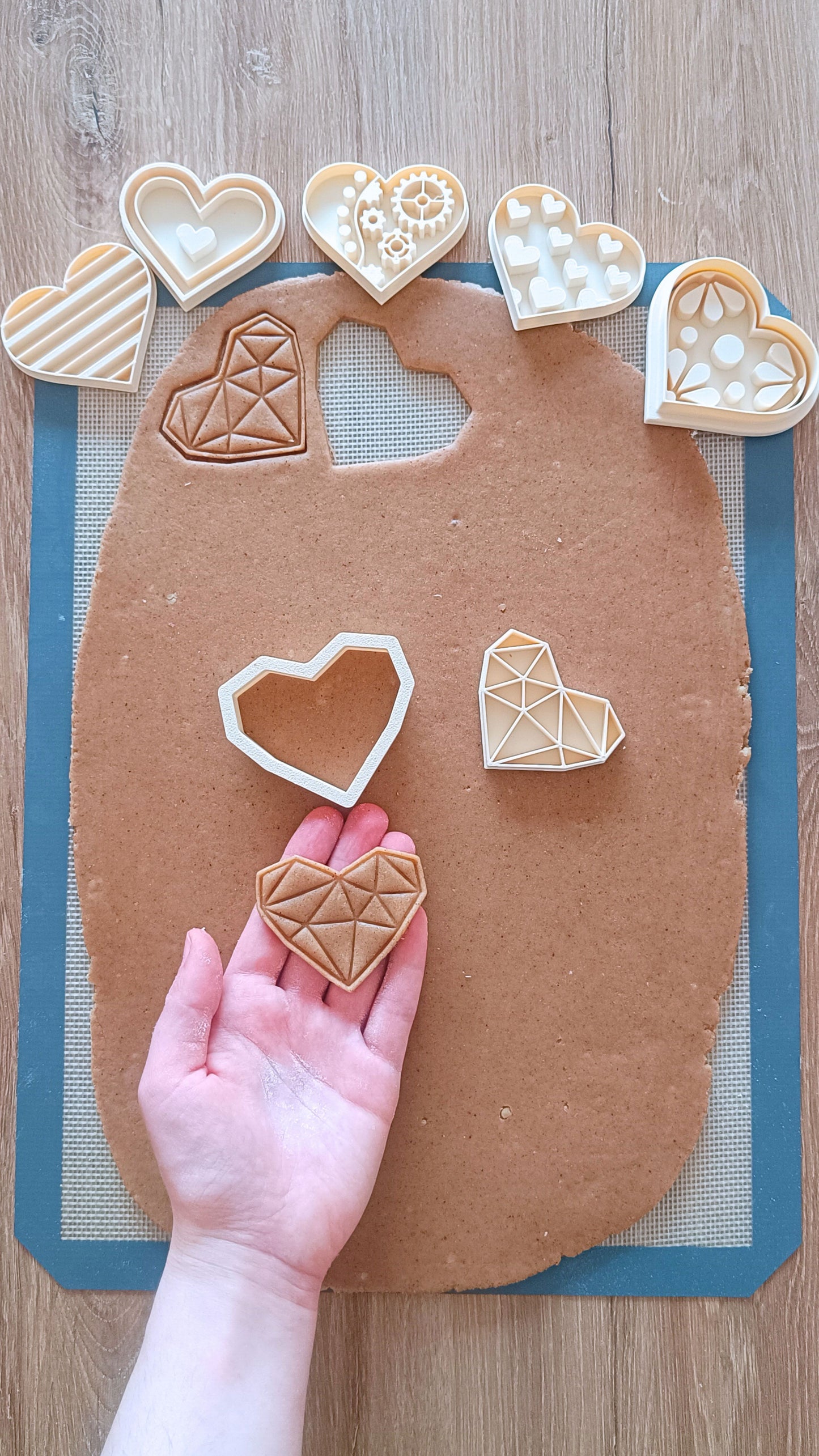 Asymmetrical low poly heart - cookie cutter set