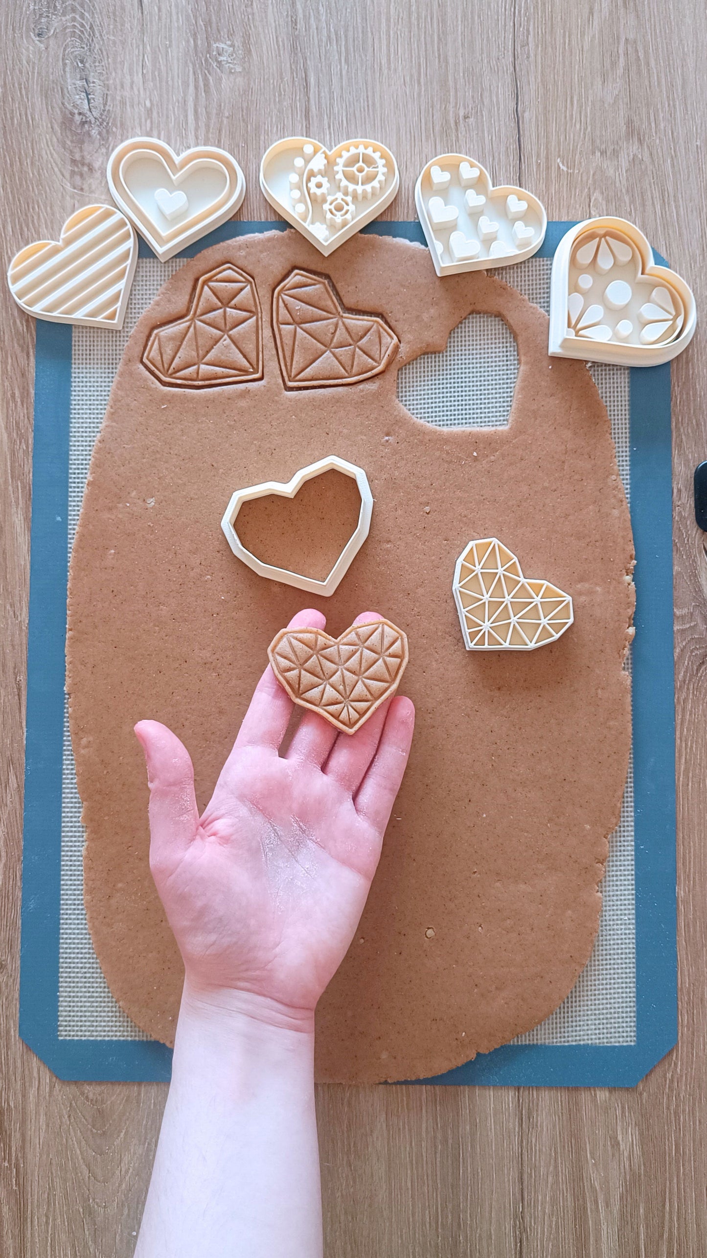 Symmetrical low poly heart - cookie cutter set