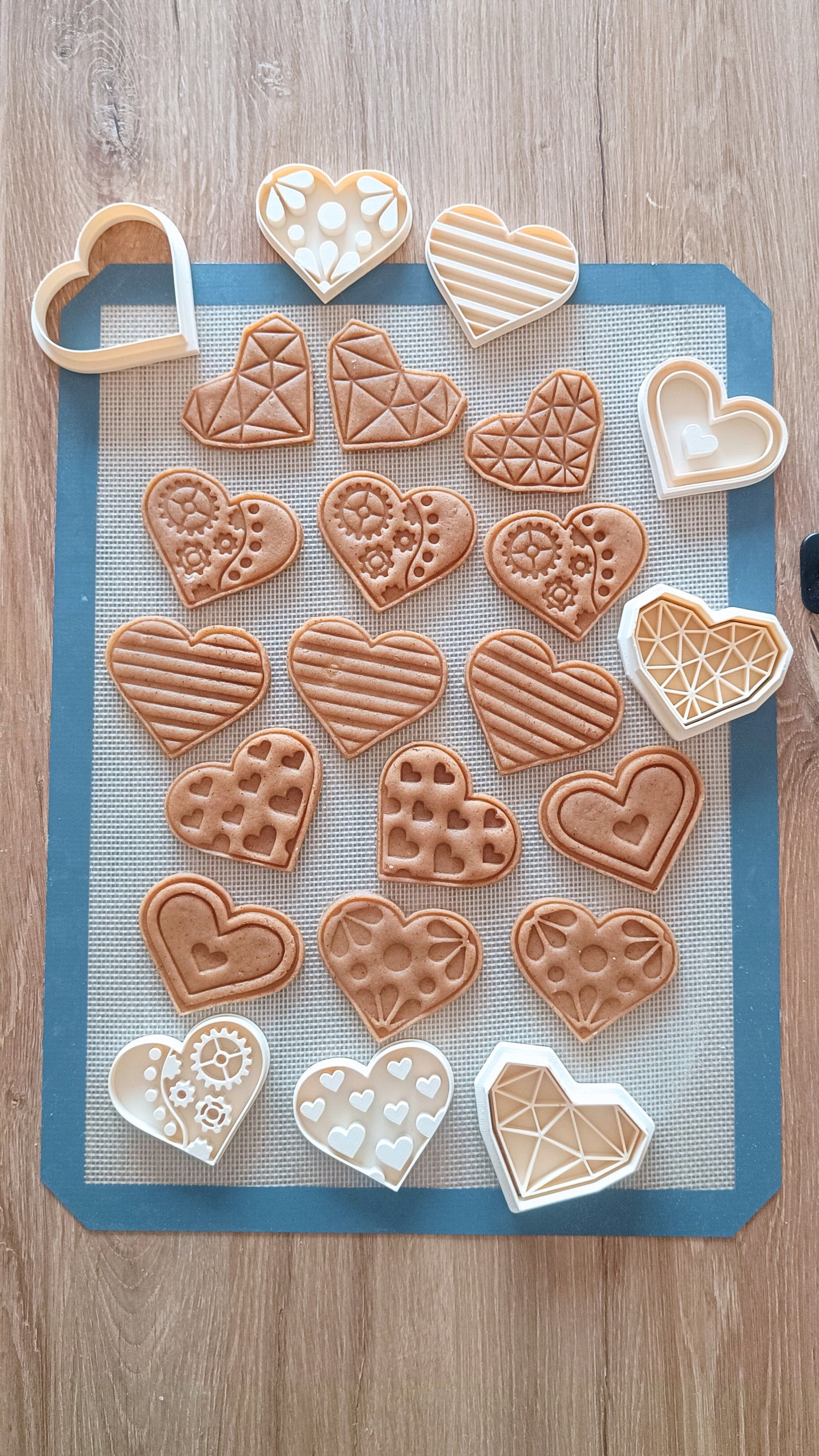 Symmetrical low poly heart - cookie cutter set