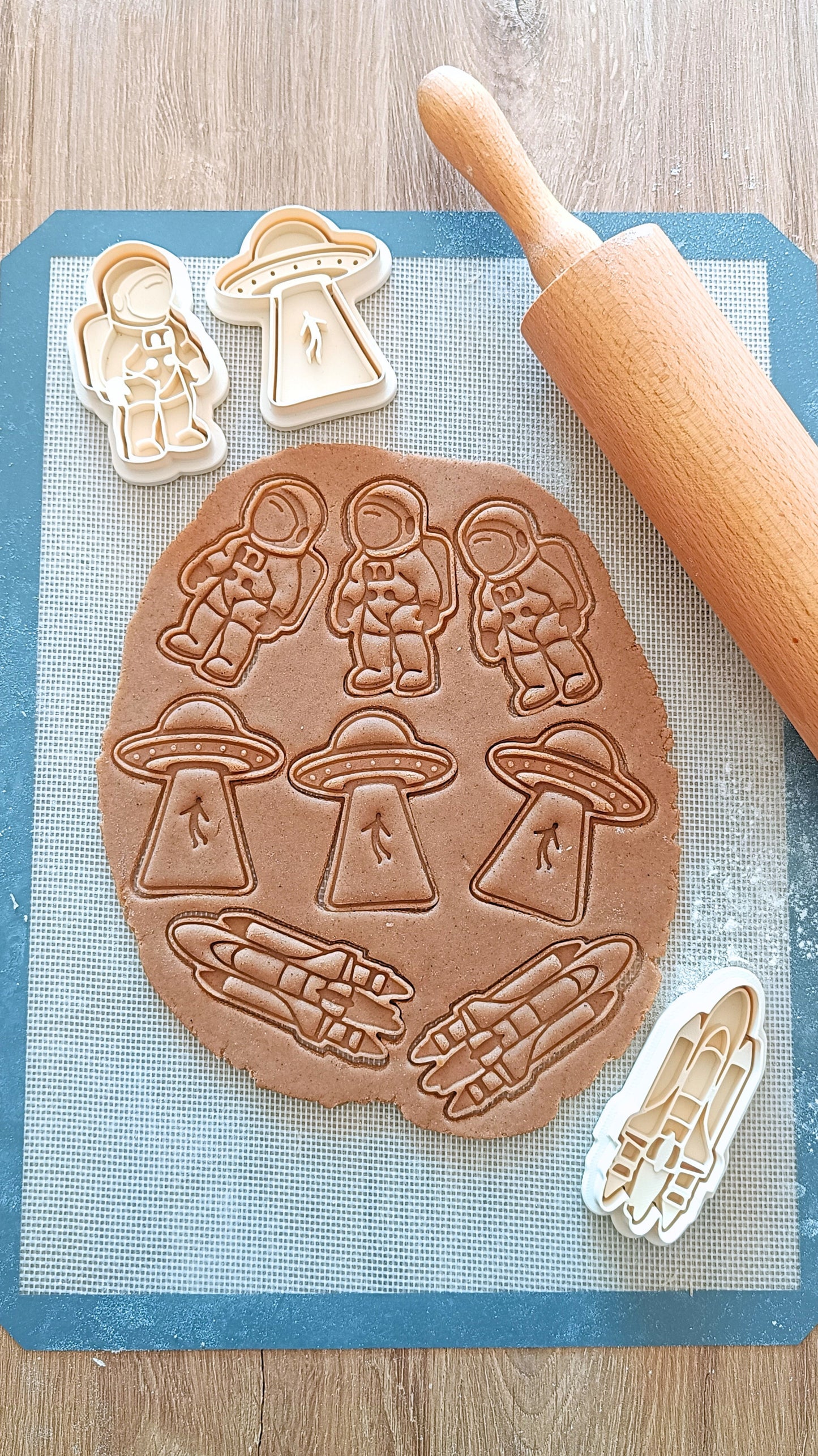 Space shuttle - cookie cutter set