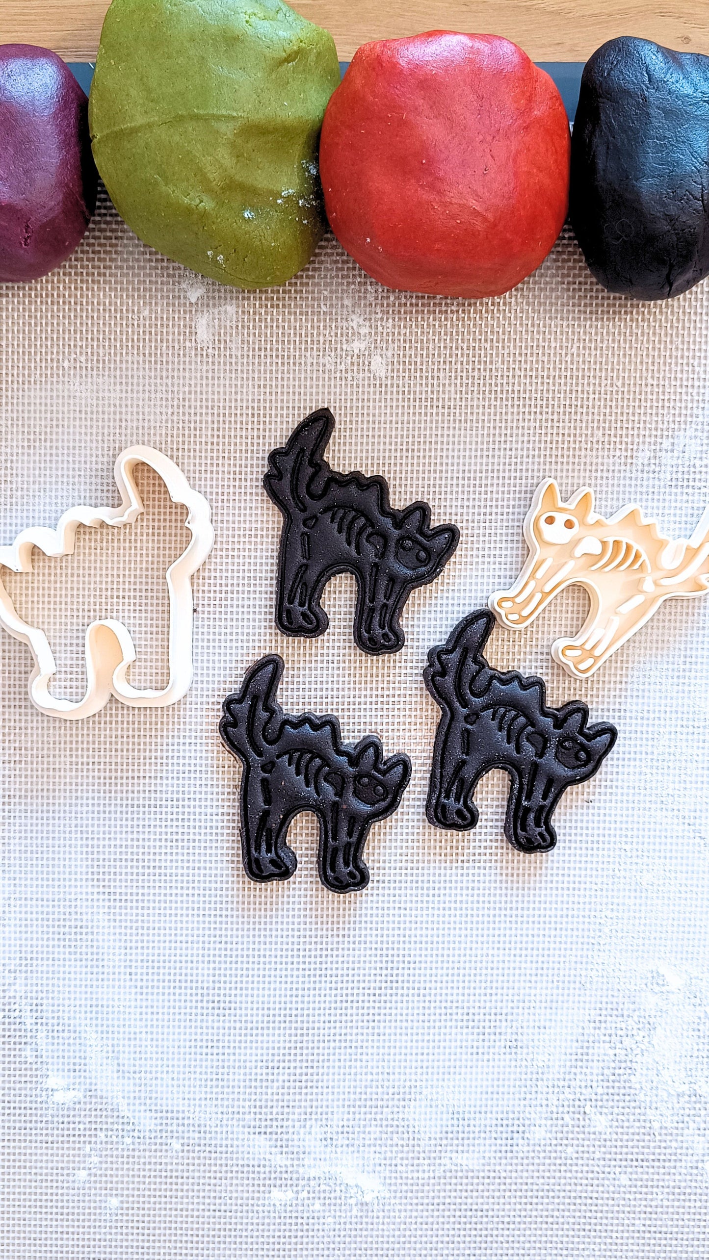 Cat skeleton - cookie cutter set