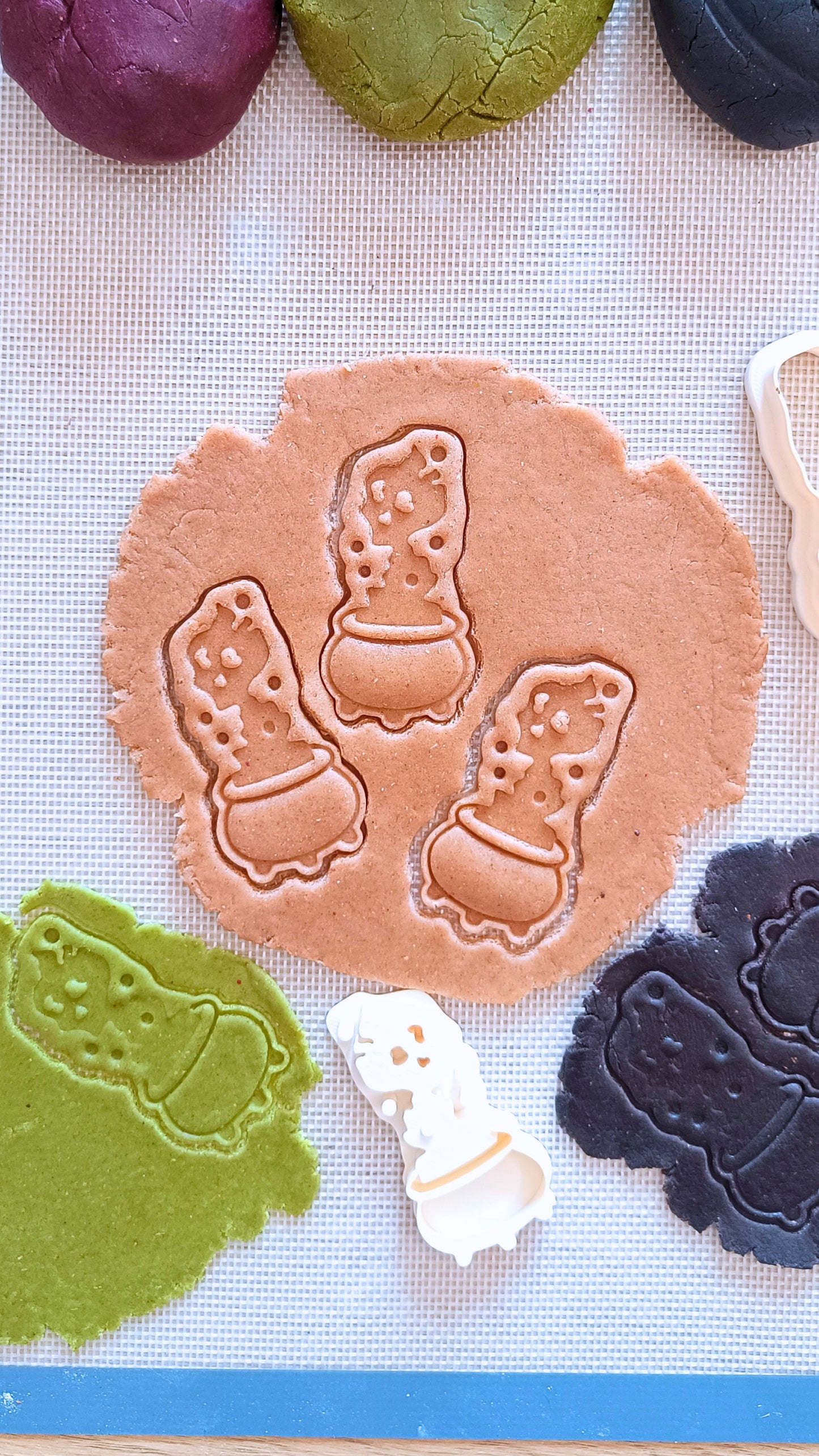 Cauldron - cookie cutter set