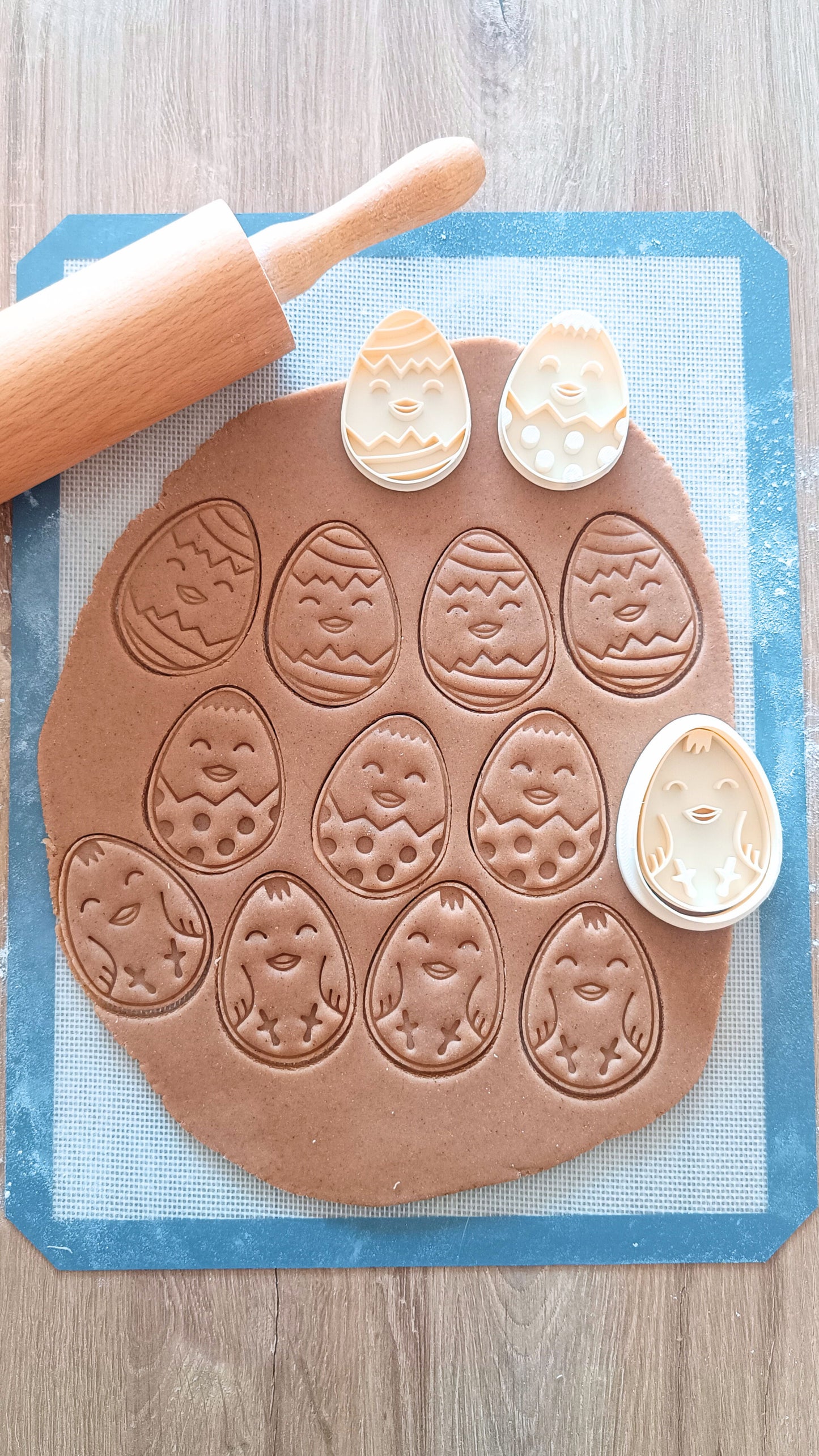 Chickens in the egg - cookie cutter set