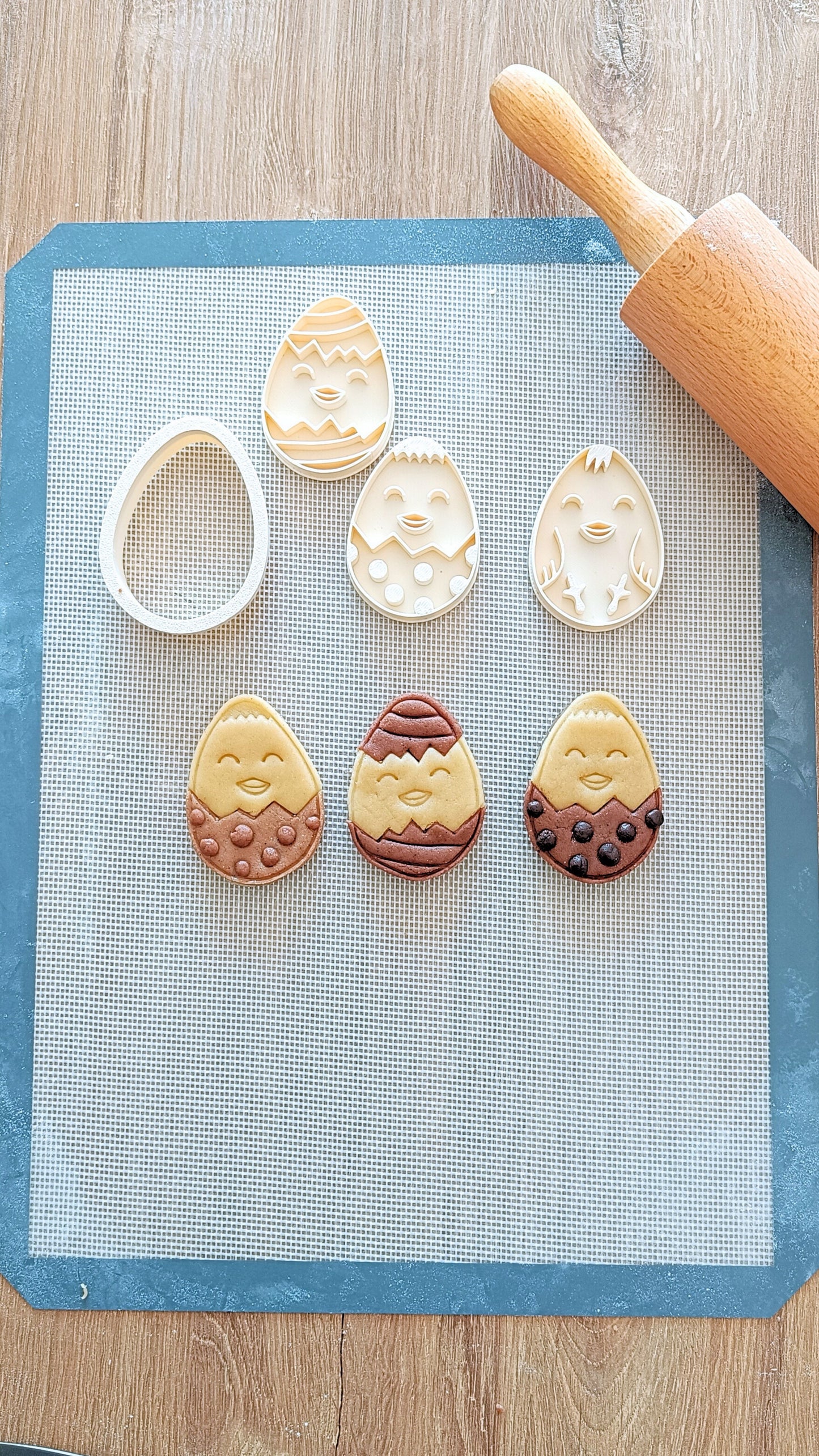 Chickens in the egg - cookie cutter set