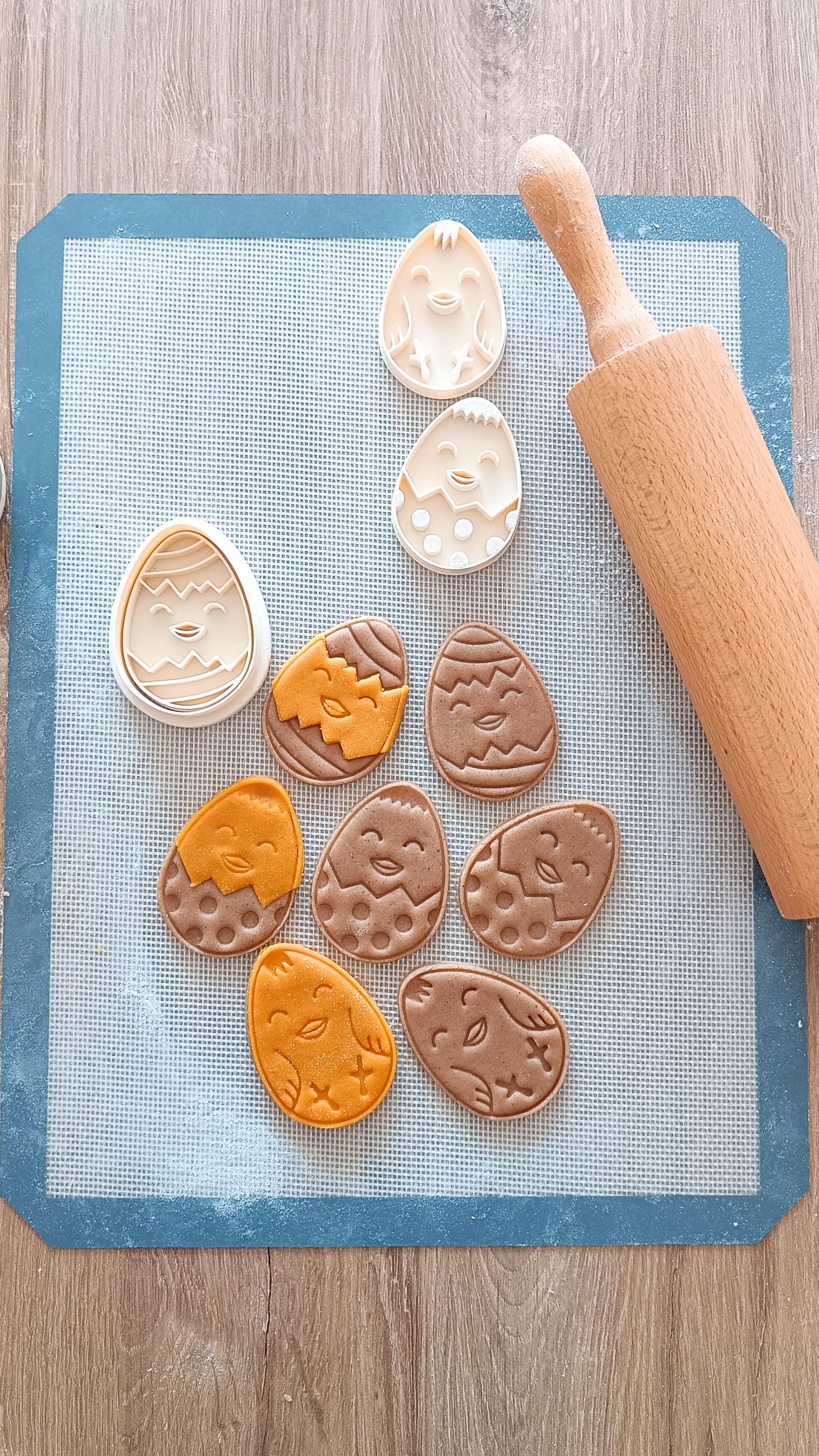 Chickens in the egg - cookie cutter set