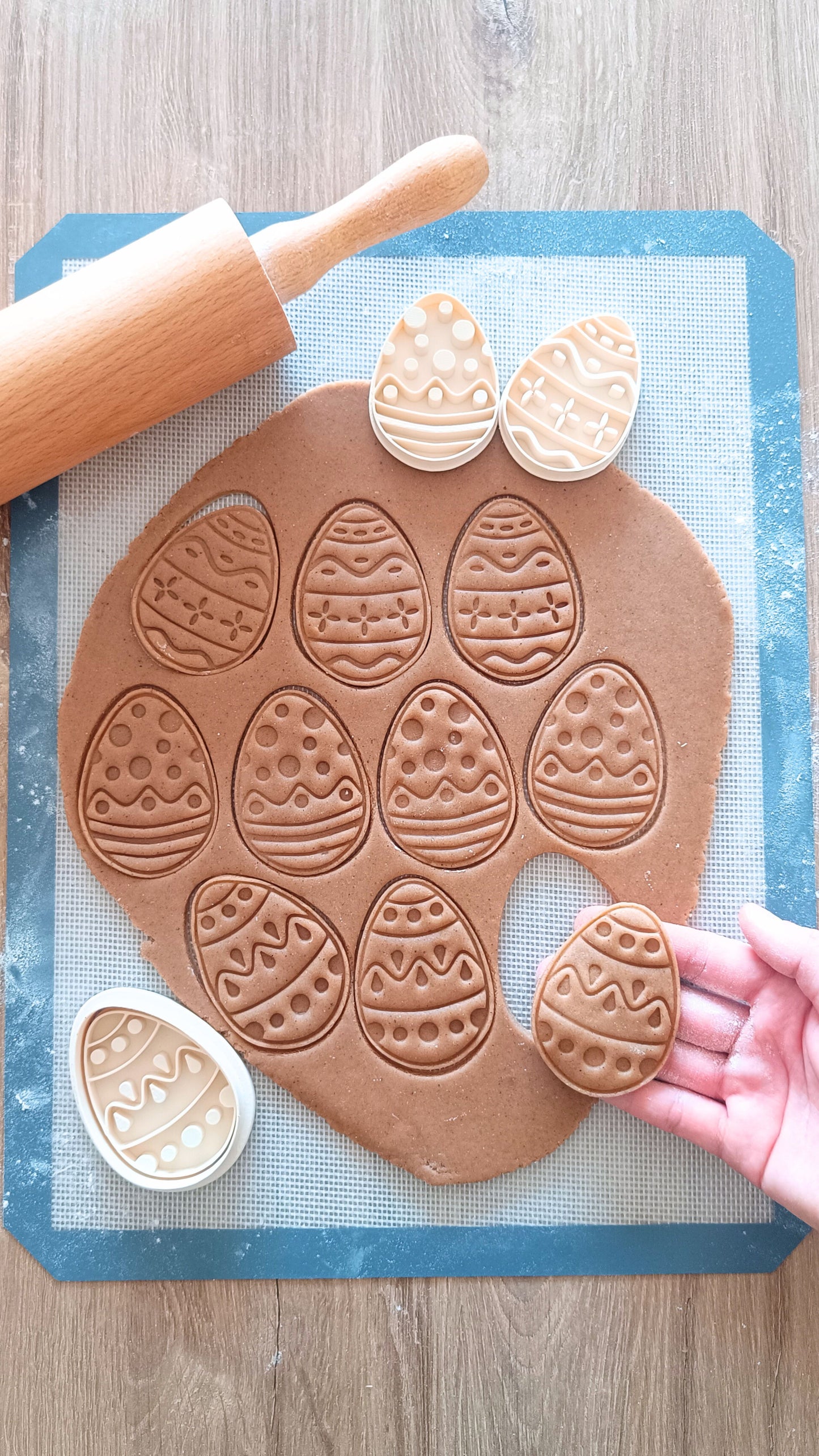 Decorated eggs - cookie cutter set