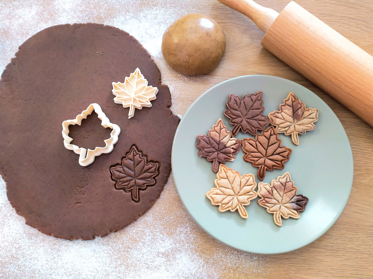 Maple leaf - cookie cutter set