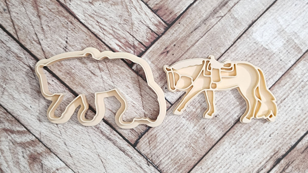 Horse with western saddle - cookie cutter set