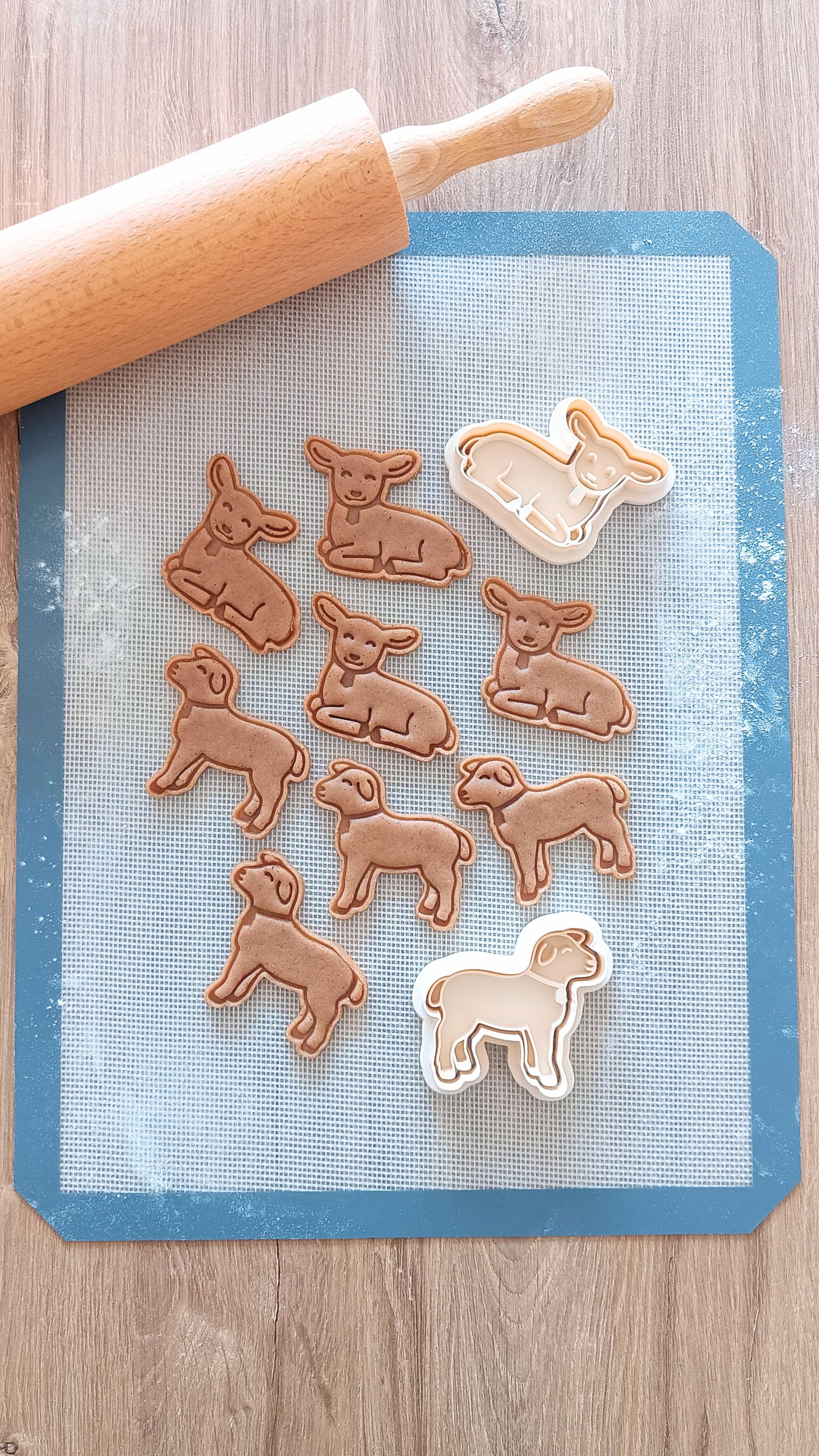 Lying lamb  - cookie cutter set