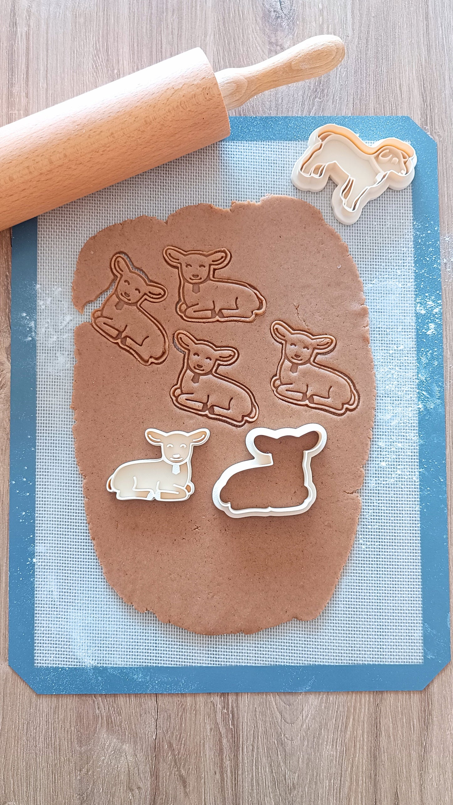 Lying lamb  - cookie cutter set