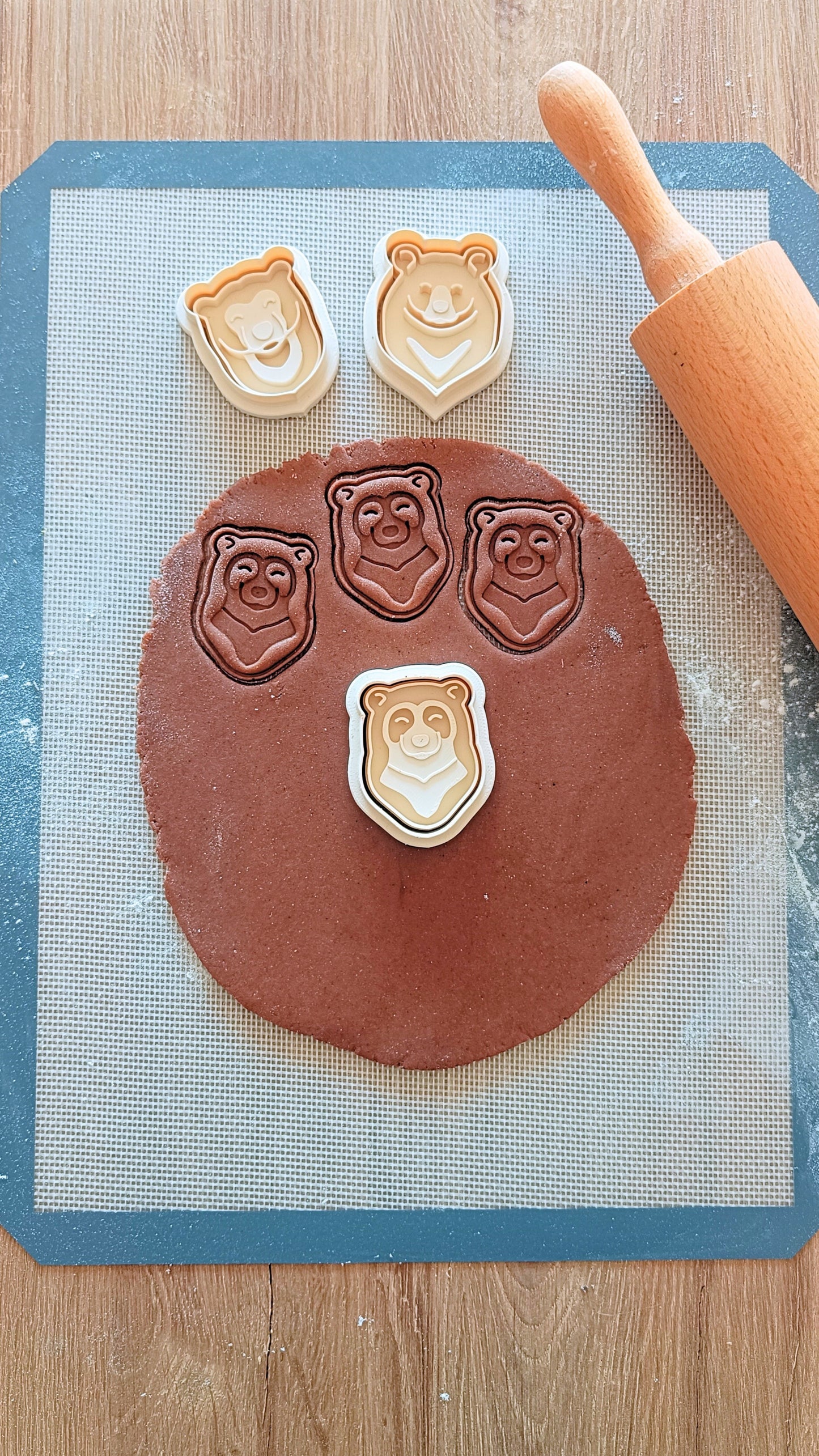 Spectacled bear - cookie cutter set